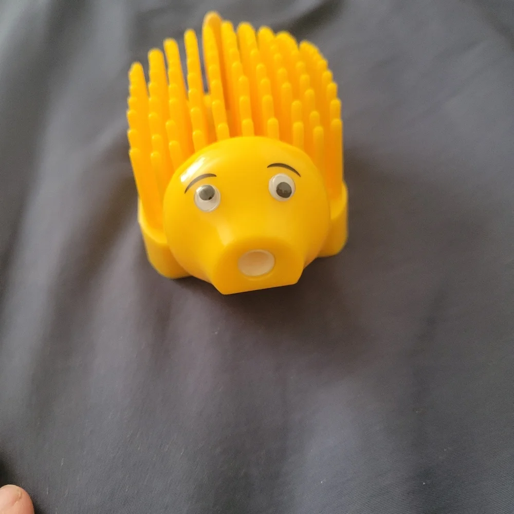 Vintage Porcupine Desk Pal Pencil Sharpener Note Holder Caddy YELLOW Flawed